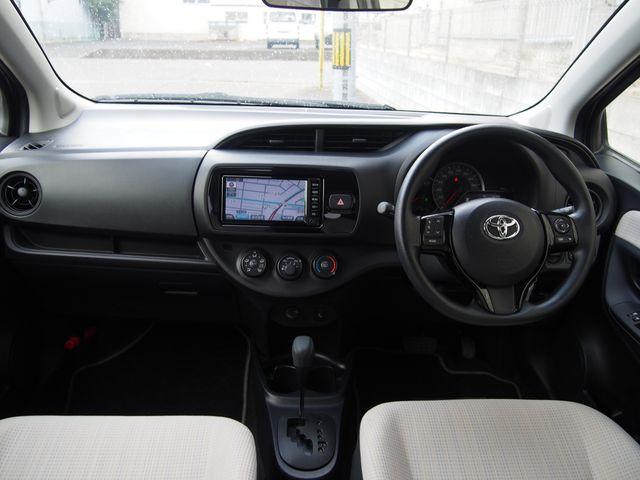 TOYOTA VITZ 2017