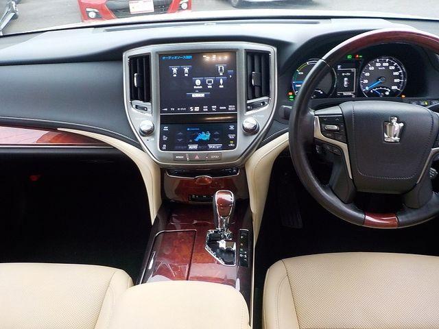 TOYOTA CROWN MAJESTA HYBRID 2016