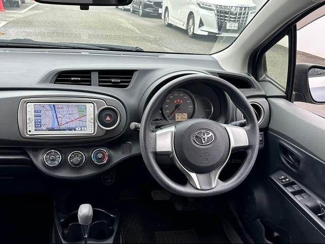 TOYOTA VITZ 2013