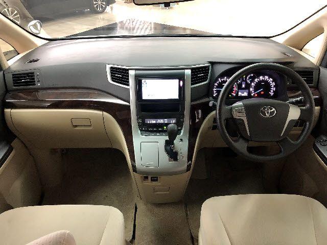 TOYOTA VELLFIRE 2013