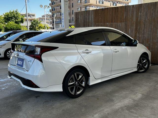 TOYOTA PRIUS 2021