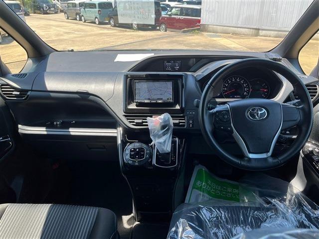 TOYOTA VOXY 2021