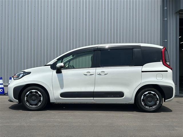 TOYOTA SIENTA 2022