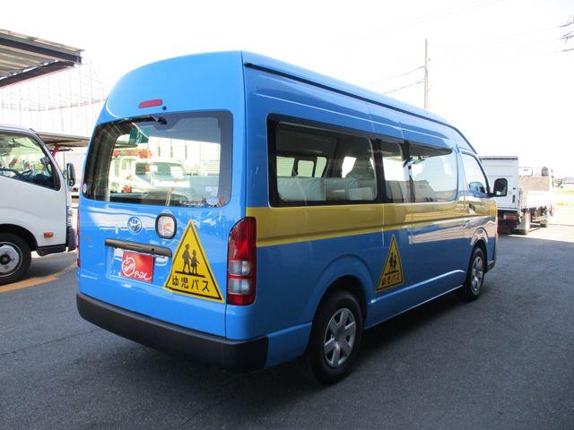 TOYOTA HIACE COMMUTER 2021