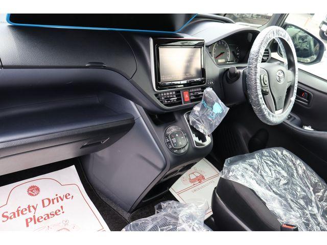 TOYOTA NOAH 4WD 2015