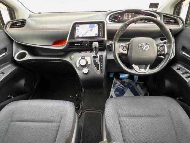 TOYOTA SIENTA HYBRID 2015