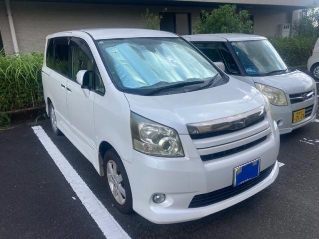 TOYOTA NOAH 2008