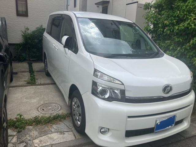 TOYOTA VOXY 2013