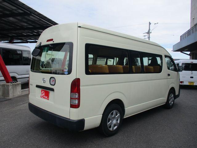 TOYOTA HIACE COMMUTER 2016