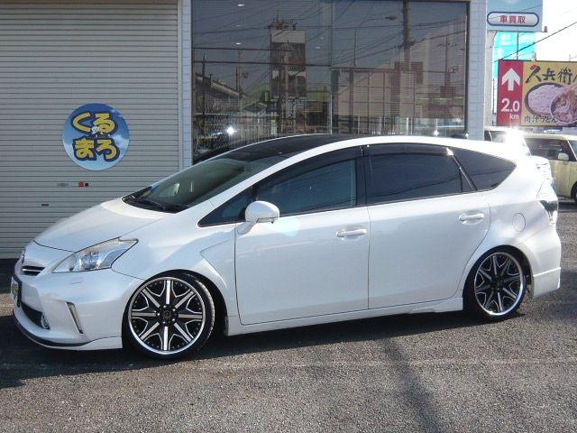 TOYOTA PRIUS Alpha 2012