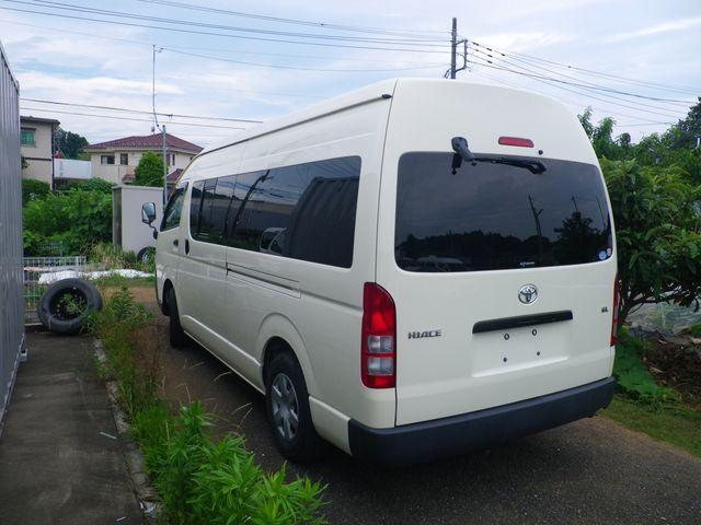 TOYOTA HIACE COMMUTER 2010