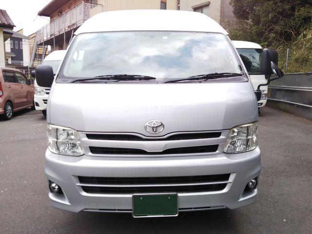 TOYOTA HIACE COMMUTER 2011