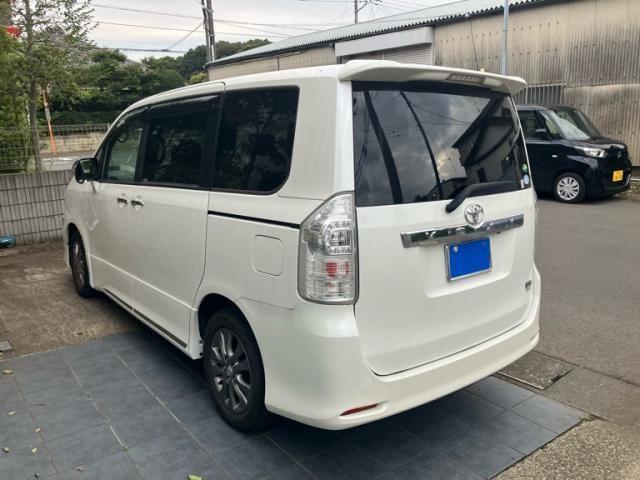 TOYOTA VOXY 2012