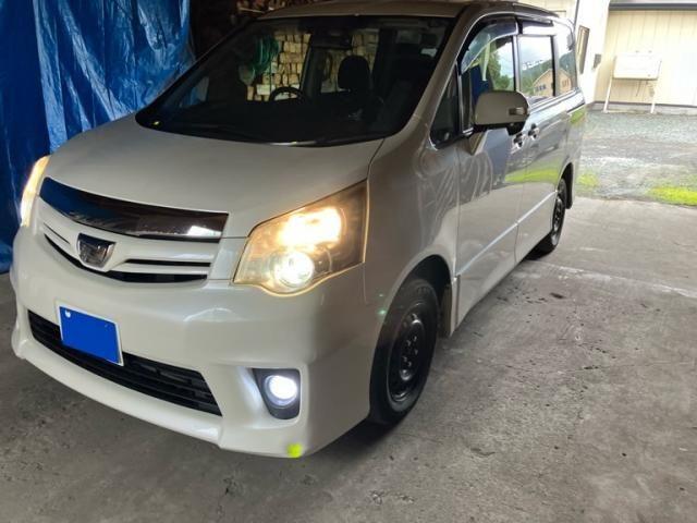 TOYOTA NOAH 4WD 2011