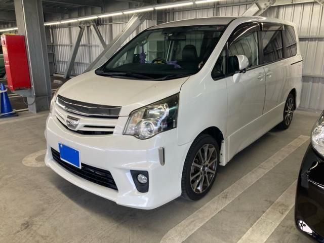 TOYOTA NOAH 2010