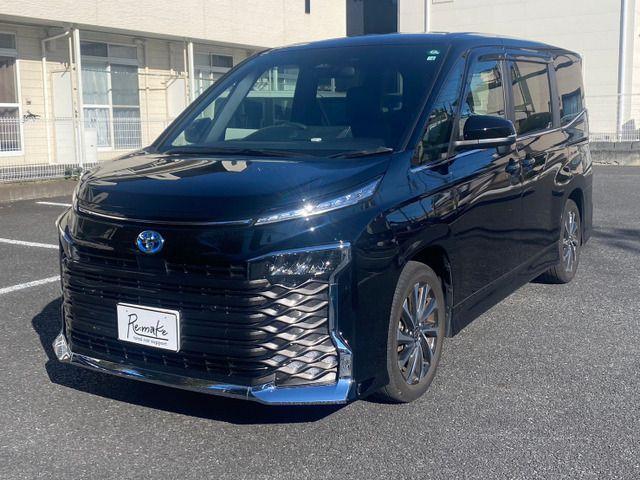 TOYOTA VOXY HYBRID 2022