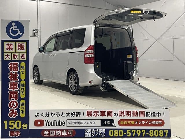 TOYOTA NOAH