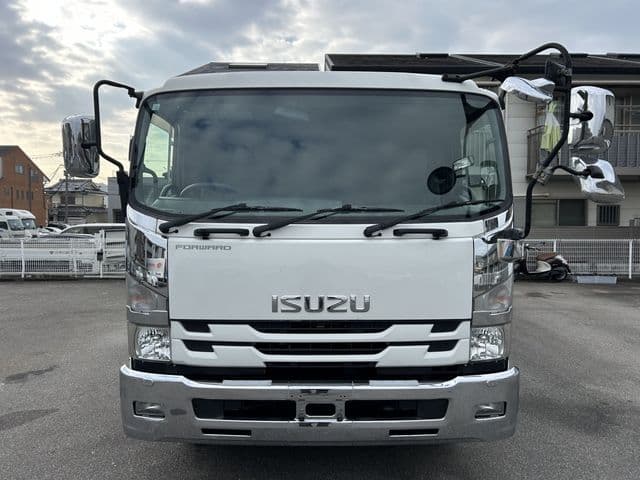 ISUZU