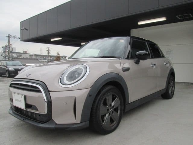 Car thumbnail 3