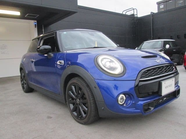 Car thumbnail 3