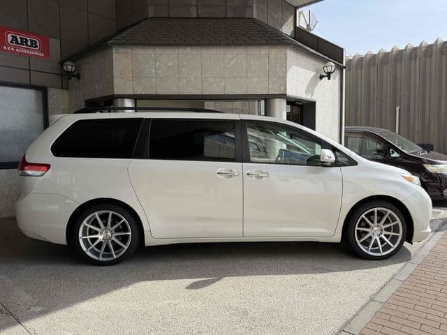 Car thumbnail 2