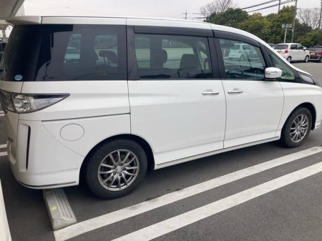 Car thumbnail 4
