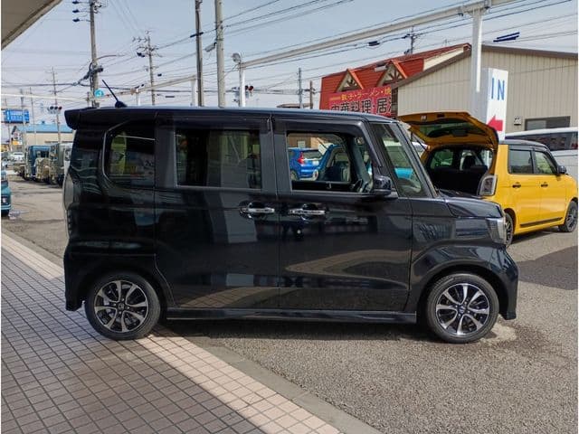 Car thumbnail 4