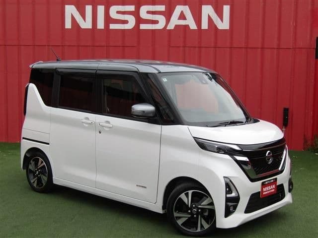 NISSAN