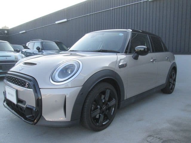 Car thumbnail 4