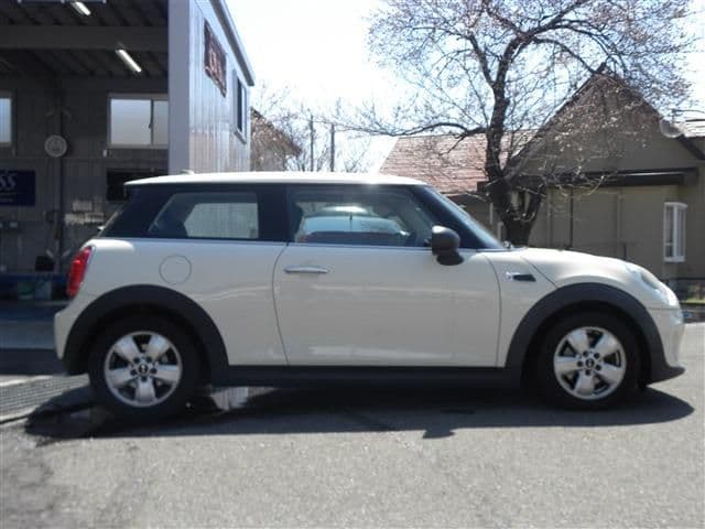 Car thumbnail 4