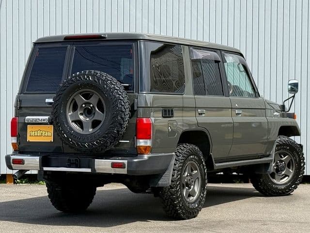 Car thumbnail 4