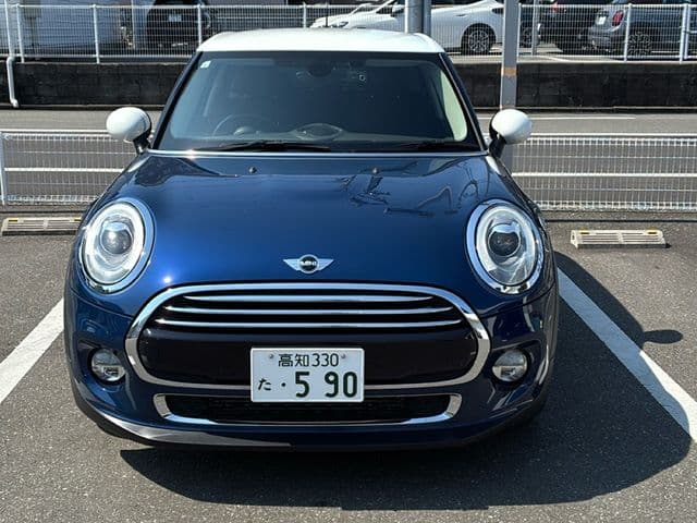 Car thumbnail 3