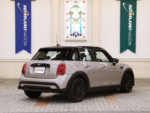 Car thumbnail 3