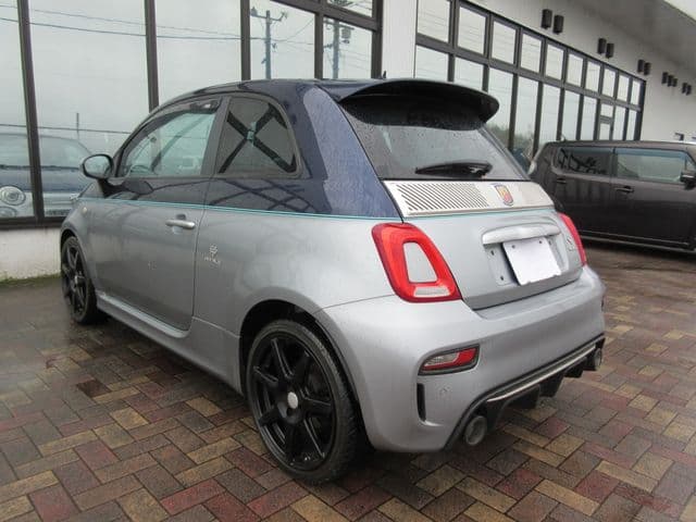 Car thumbnail 3