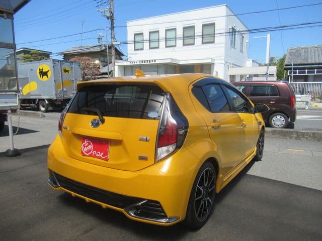 Car thumbnail 3