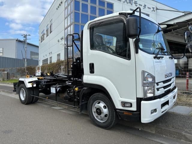 ISUZU