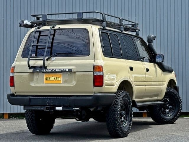 Car thumbnail 4