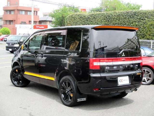 Car thumbnail 3