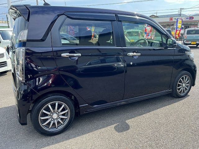 Car thumbnail 3