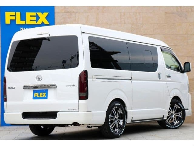 Car thumbnail 3