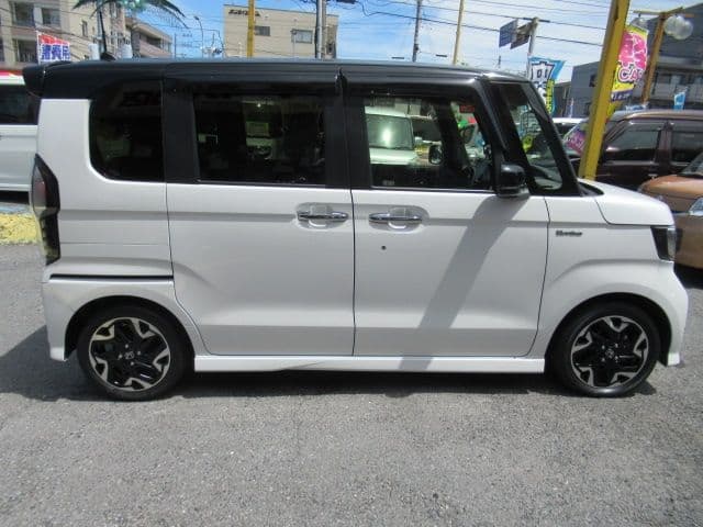 Car thumbnail 4