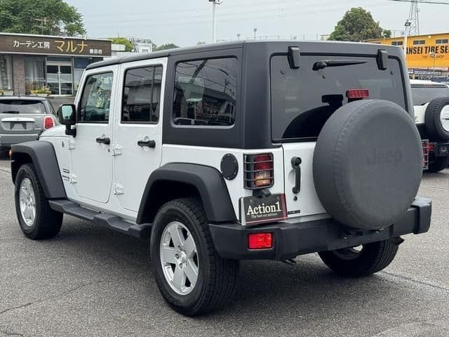 Car thumbnail 4
