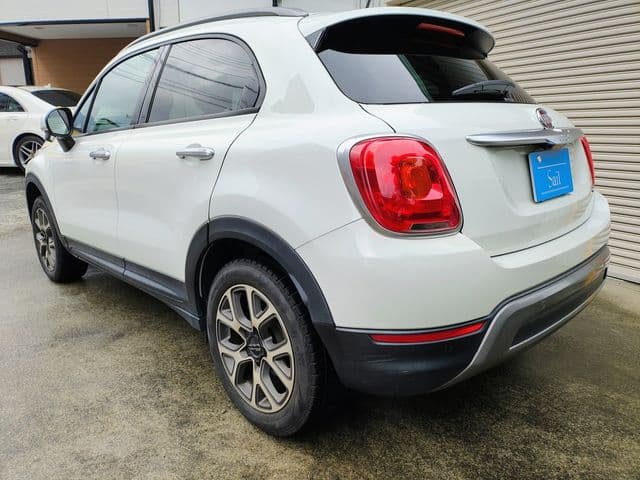 Car thumbnail 3
