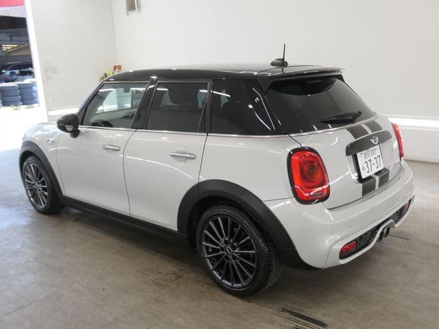 Car thumbnail 2
