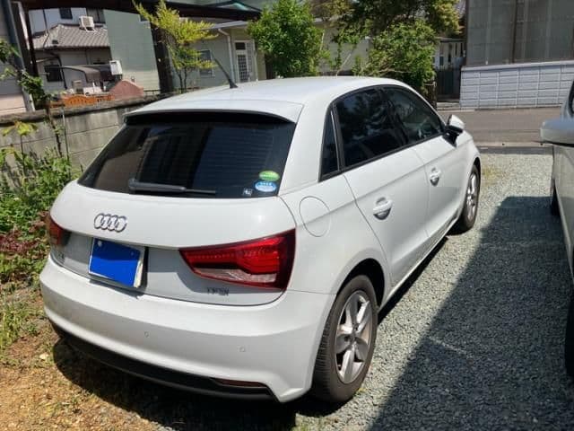 Car thumbnail 3