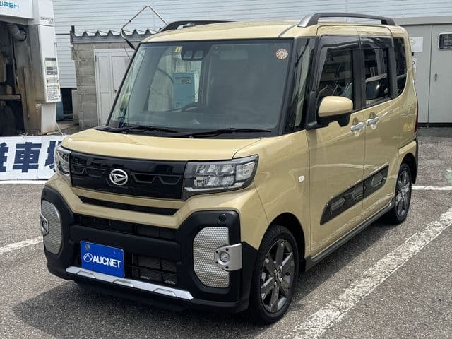 DAIHATSU TANTO FAN CROSS 4WD