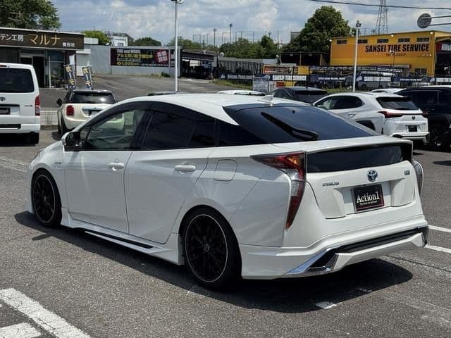 Car thumbnail 4