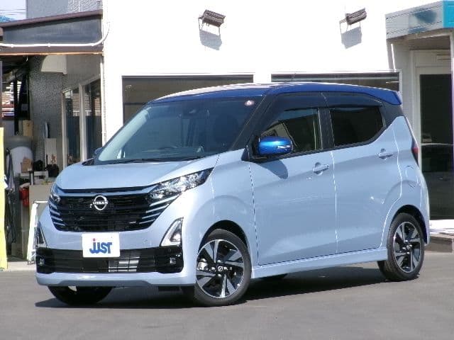 NISSAN