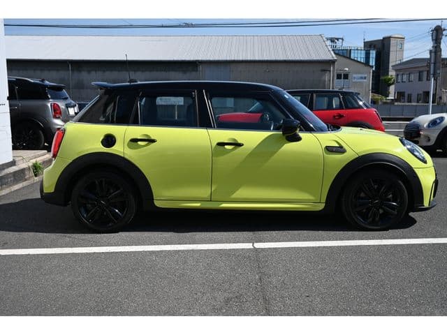 Car thumbnail 4