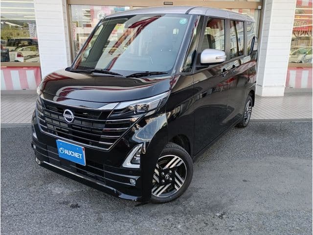 NISSAN